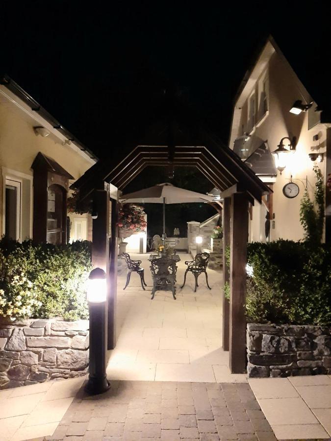 Riverside Lodge คาร์ลิงฟอร์ด ภายนอก รูปภาพ